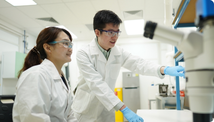 Membri del team Gradiant nel laboratorio di ricerca e sviluppo